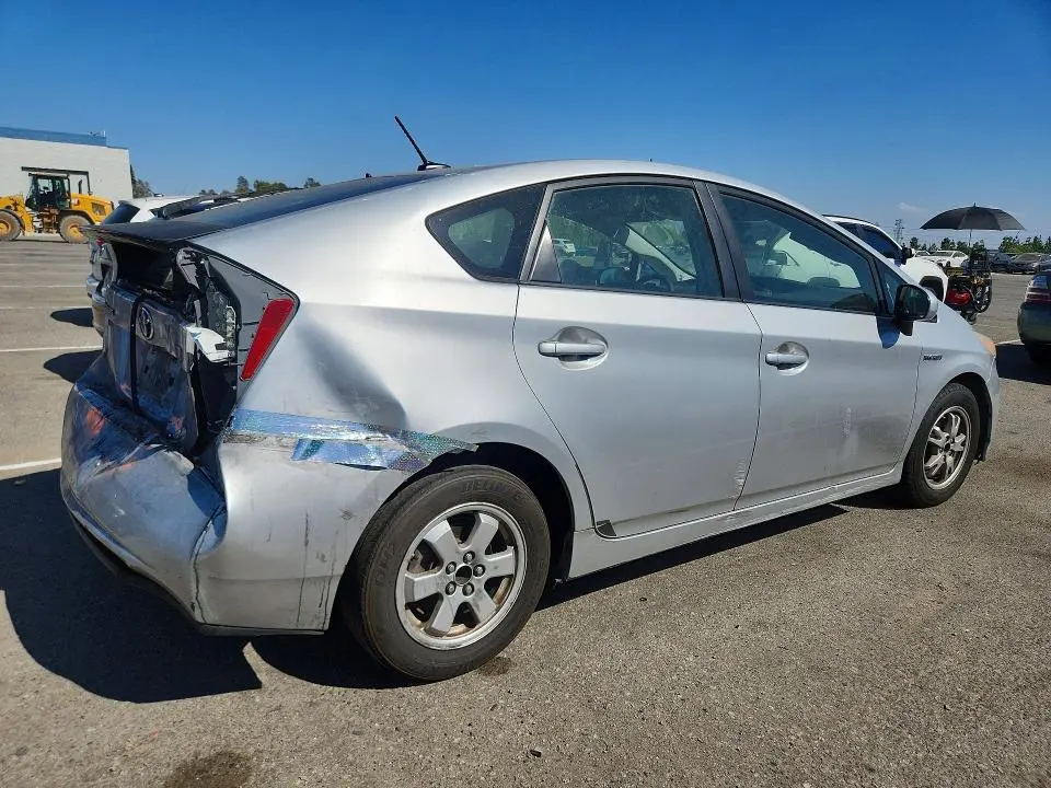 2010 TOYOTA PRIUS III  