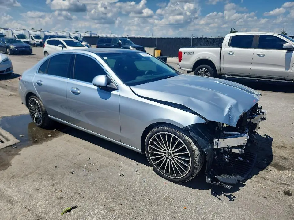 2026 MERCEDES-BENZ C 300  