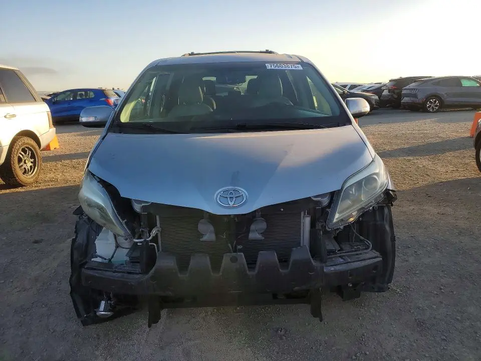 2017 TOYOTA SIENNA LIMITED PREMIUM 7-PASSENGER  