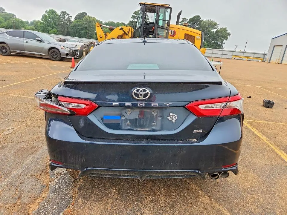 2019 TOYOTA CAMRY SE  