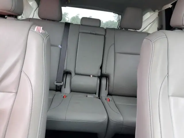 2018 TOYOTA HIGHLANDER SE  
