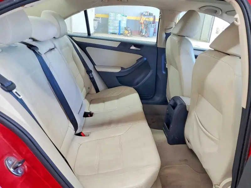 2012 VOLKSWAGEN JETTA SE  