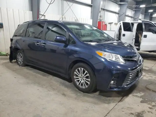 2018 TOYOTA SIENNA XLE  