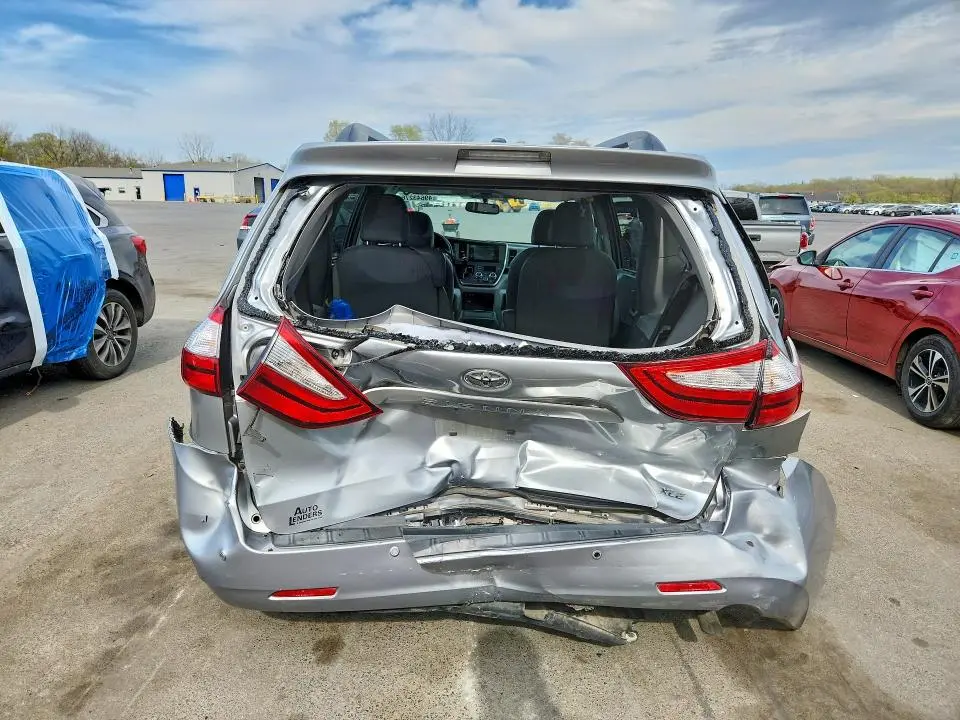 2015 TOYOTA SIENNA XLE 8-PASSENGER  