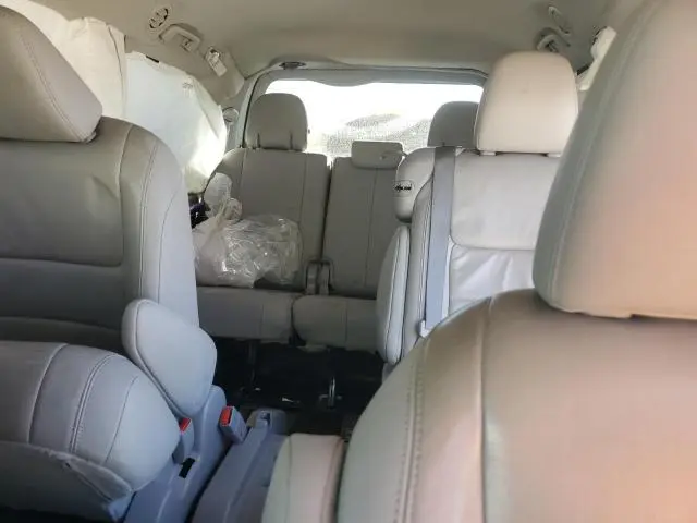 2017 TOYOTA SIENNA XLE  