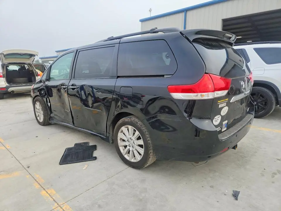 2014 TOYOTA SIENNA LIMITED 7-PASSENGER  