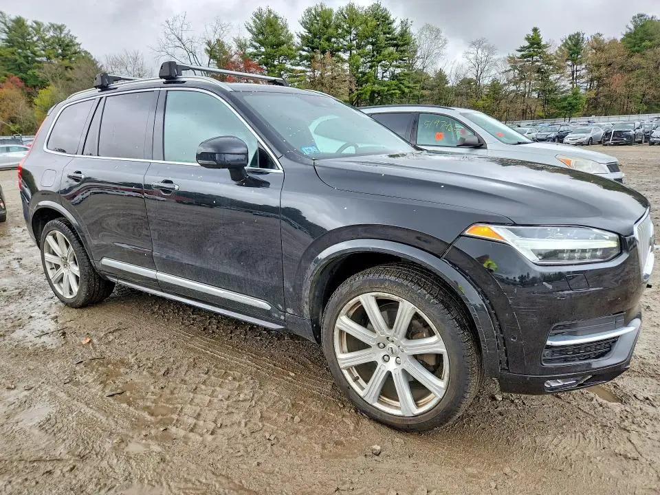 2017 VOLVO XC90 T6  