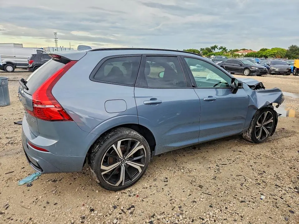2022 VOLVO XC60 B5 R-DESIGN  