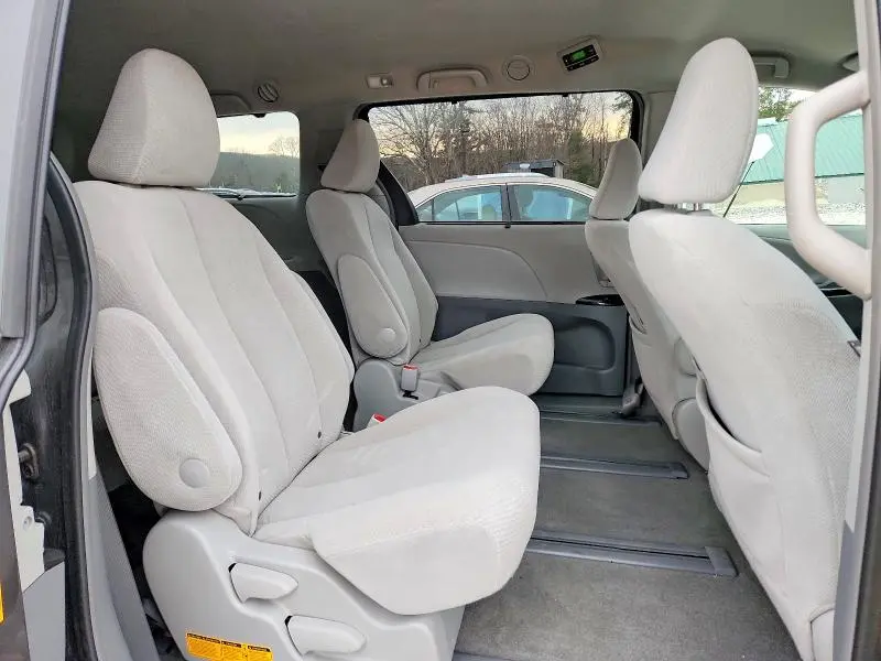 2013 TOYOTA SIENNA LE 7-PASSENGER  