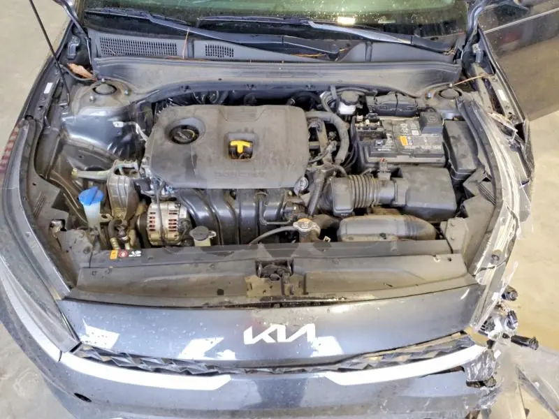 2023 KIA FORTE LX  