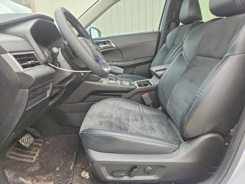 2023 MITSUBISHI OUTLANDER SE  