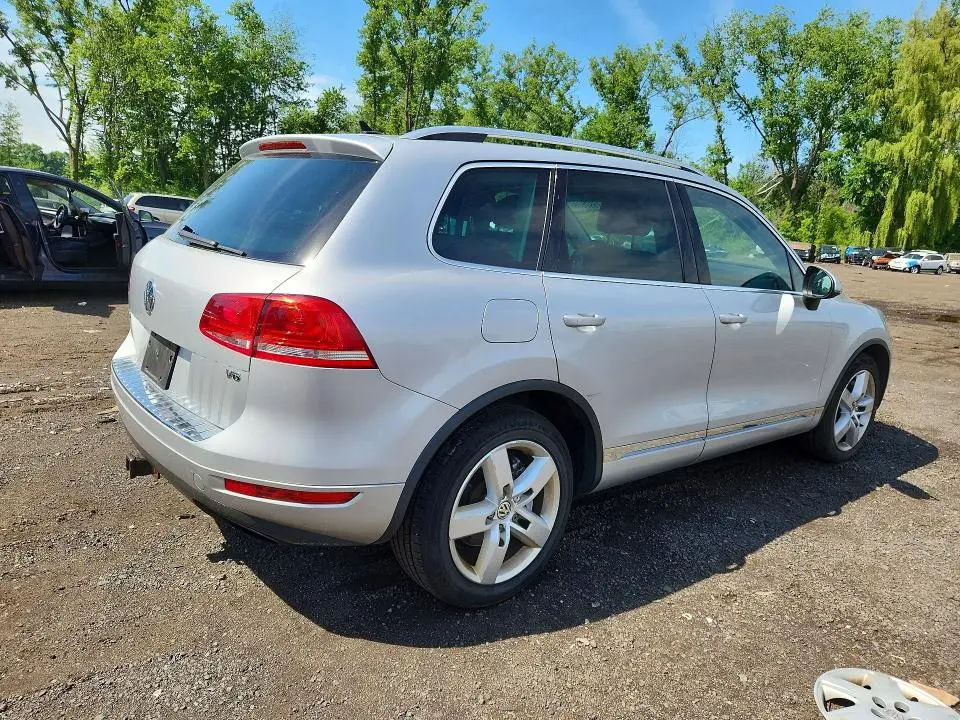 2012 VOLKSWAGEN TOUAREG V6  