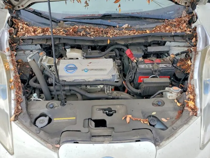 2011 NISSAN LEAF SV  