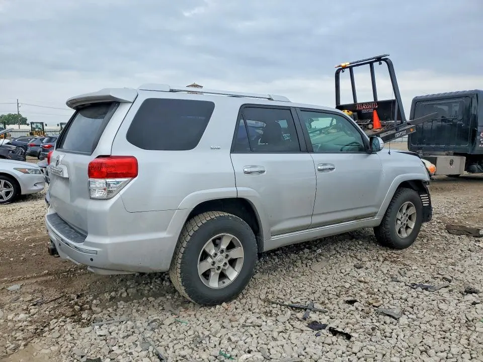 2010 TOYOTA 4RUNNER SR5  