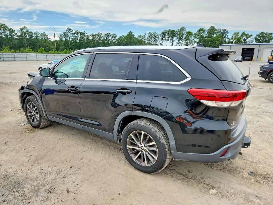 2019 TOYOTA HIGHLANDER XLE  