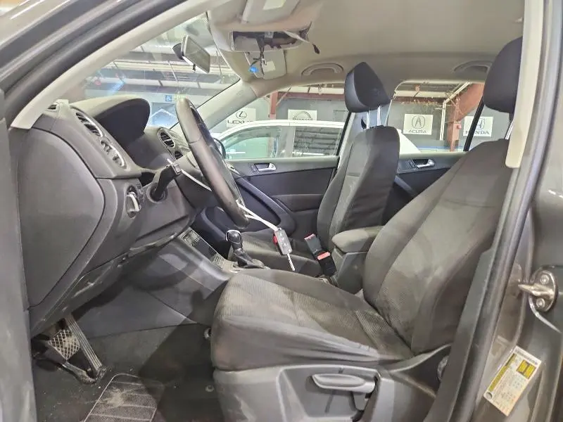 2013 VOLKSWAGEN TIGUAN S  