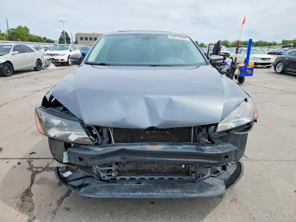 2013 VOLKSWAGEN PASSAT SE  