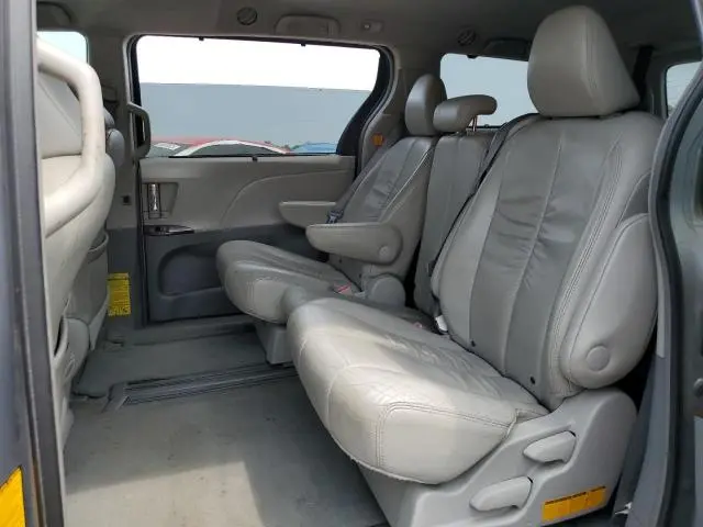 2011 TOYOTA SIENNA XLE  