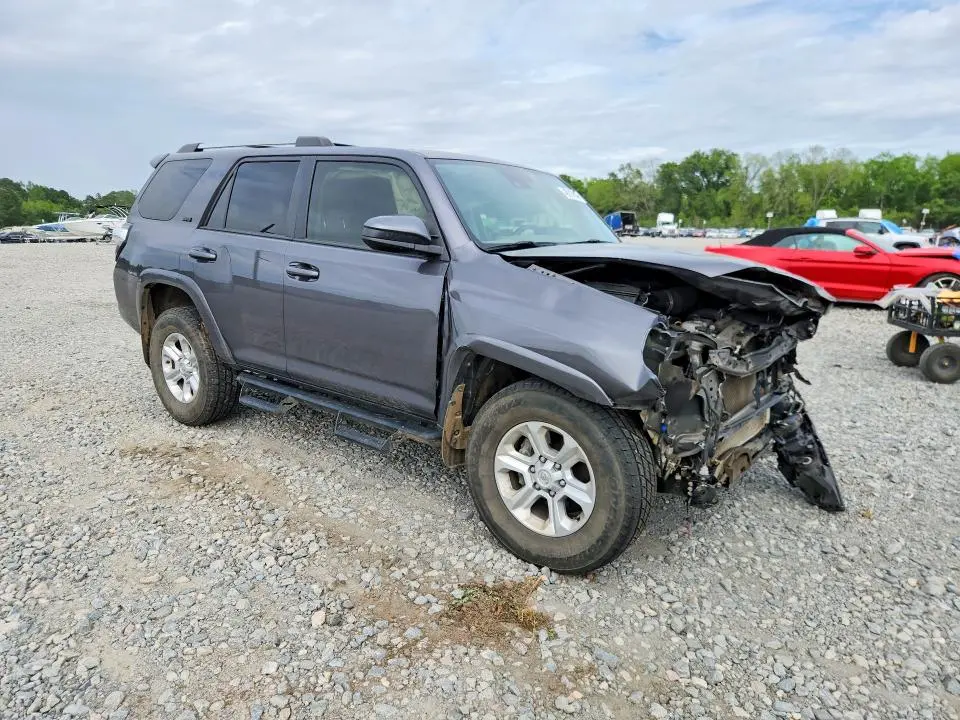 2022 TOYOTA 4RUNNER SR5  