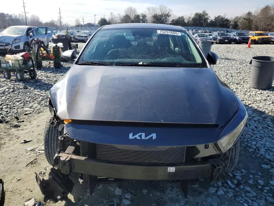 2023 KIA FORTE LX  
