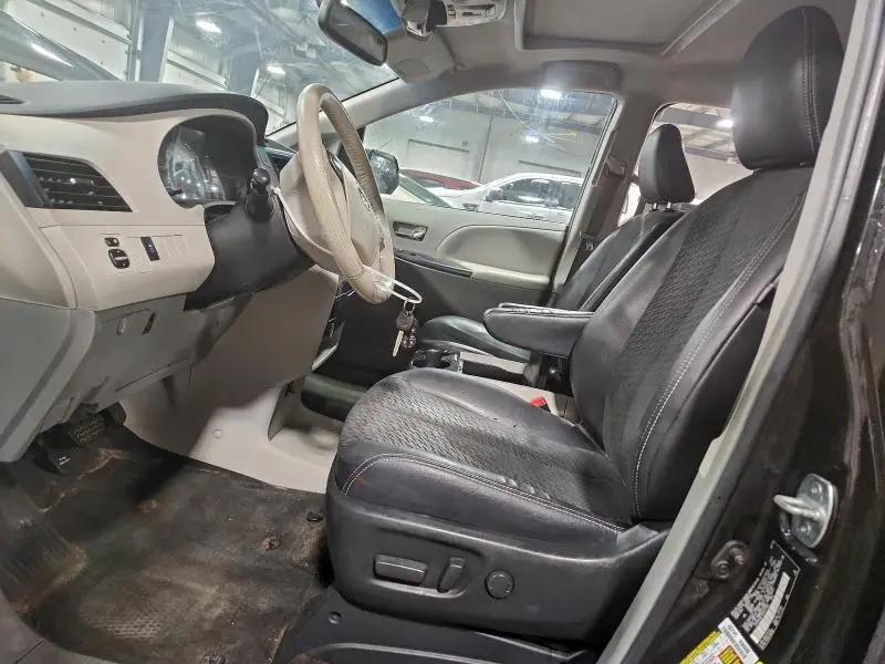 2014 TOYOTA SIENNA SPORT  