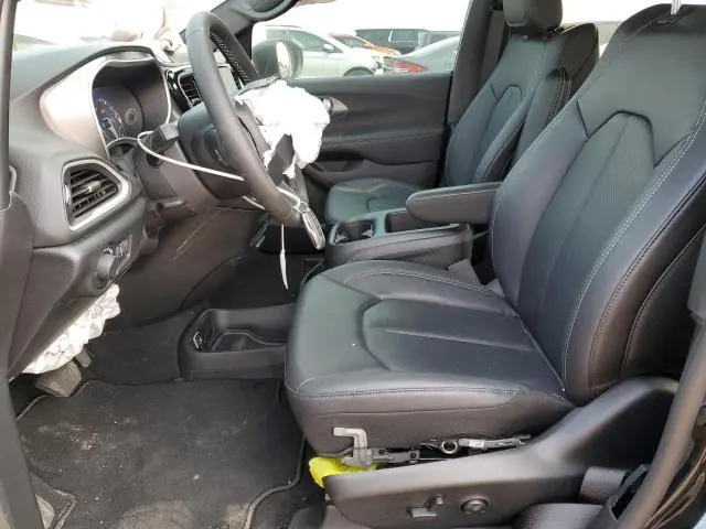 2025 CHRYSLER VOYAGER LX  