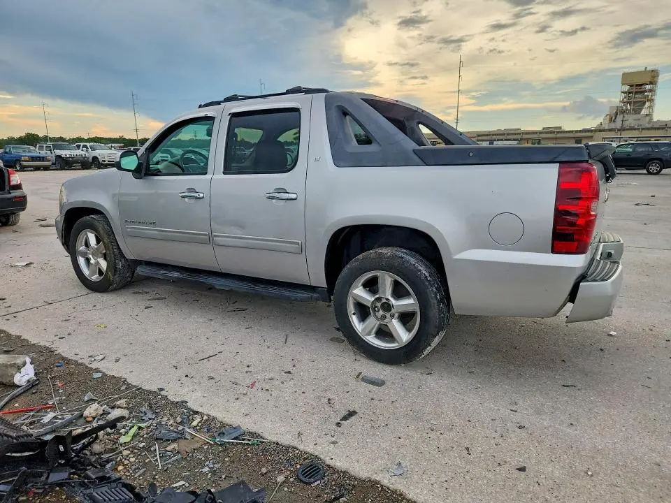 2011 CHEVROLET AVALANCHE LT  