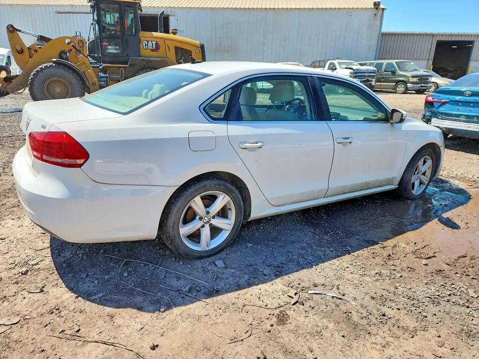 2013 VOLKSWAGEN PASSAT SE  
