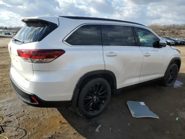2019 TOYOTA HIGHLANDER SE