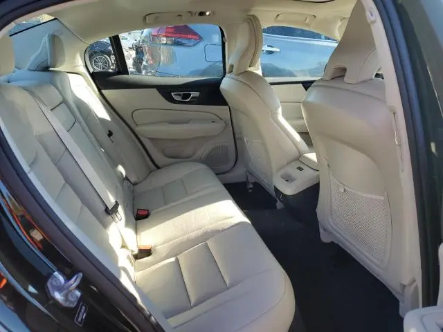 2020 VOLVO S60 T6 MOMENTUM  