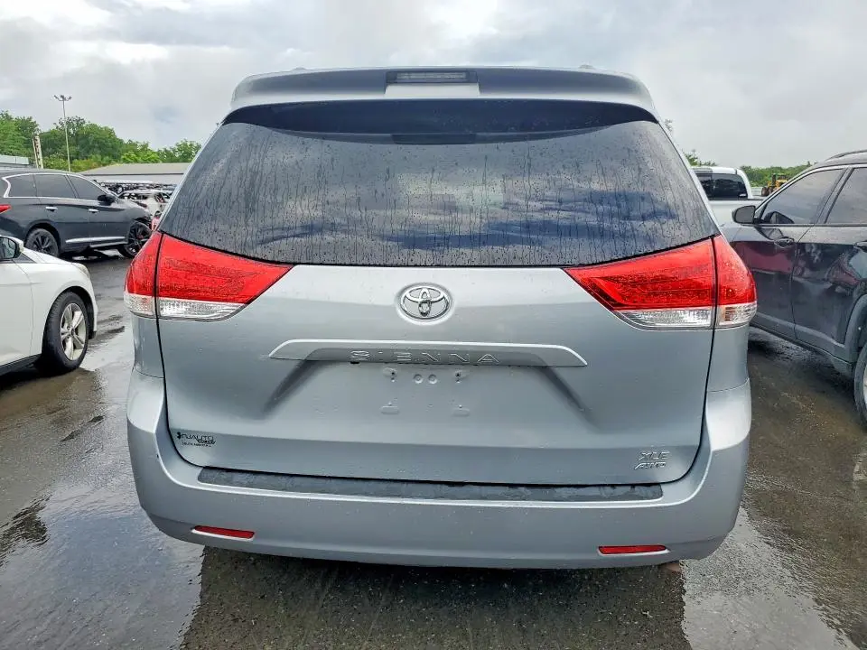 2013 TOYOTA SIENNA XLE 7-PASSENGER  