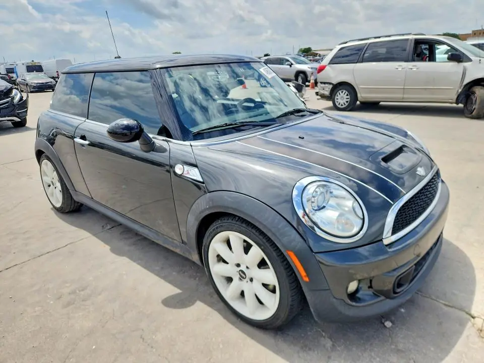 2011 MINI COOPER S  