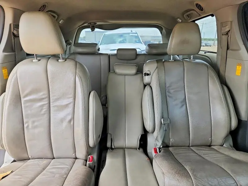 2014 TOYOTA SIENNA XLE 8-PASSENGER  