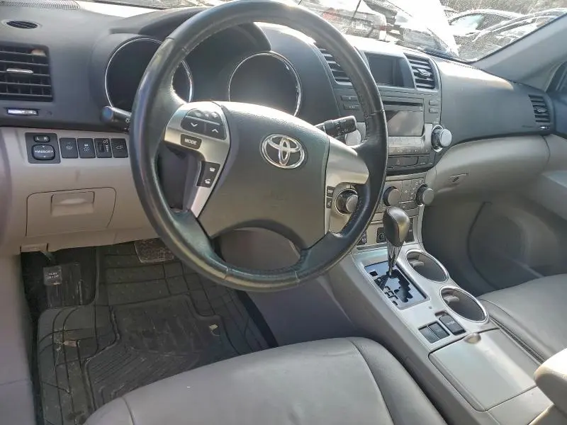 2011 TOYOTA HIGHLANDER BASE  
