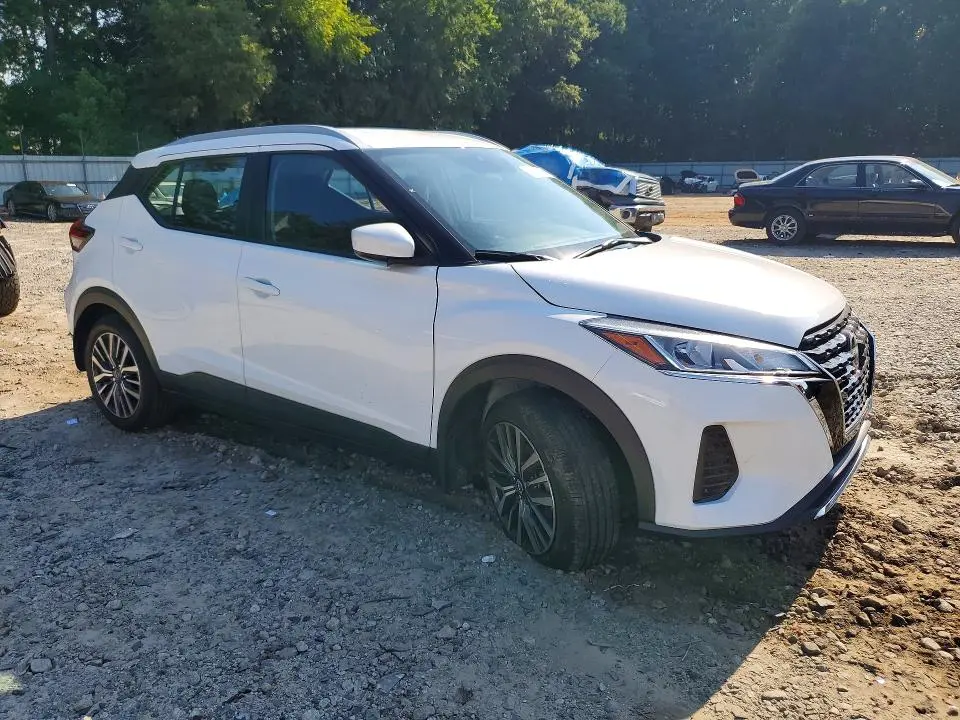 2022 NISSAN KICKS SV  