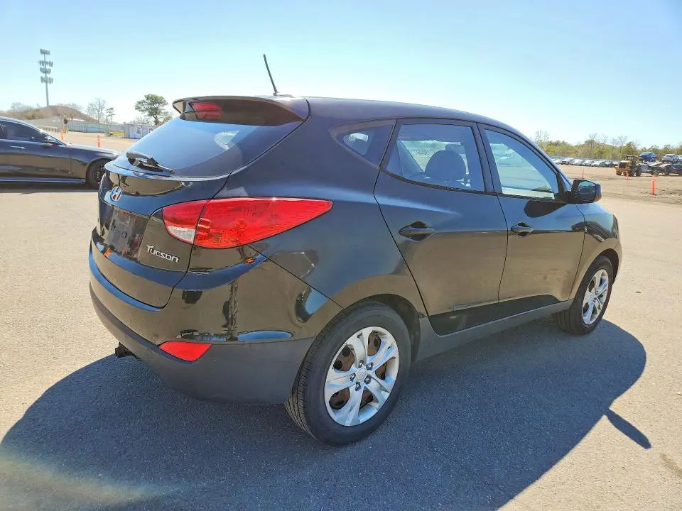 2011 HYUNDAI TUCSON GL  