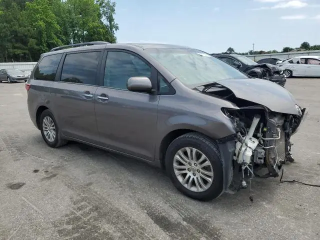 2016 TOYOTA SIENNA XLE PREMIUM 8-PASSENGER  