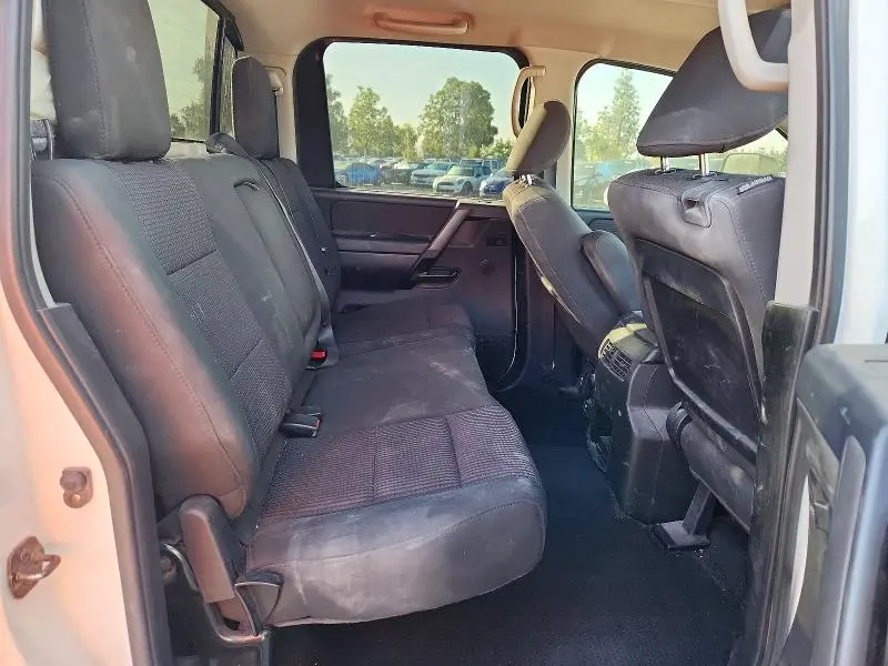 2013 NISSAN TITAN SV  