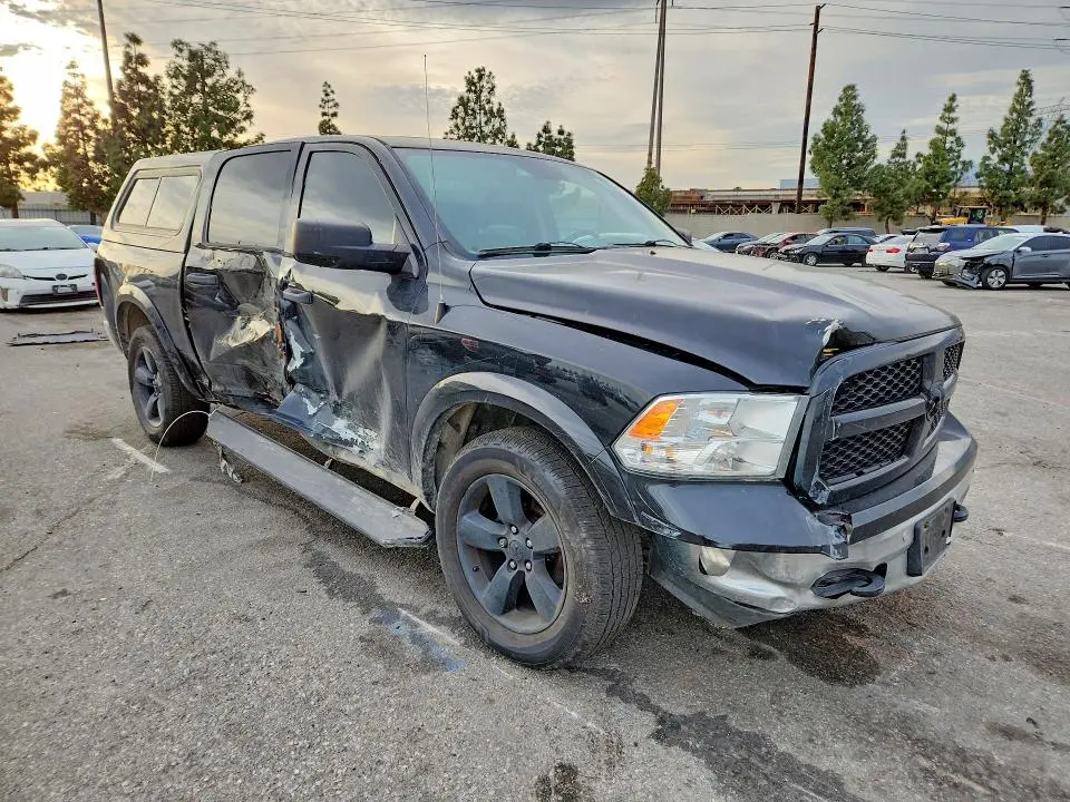 2015 RAM 1500 SLT  