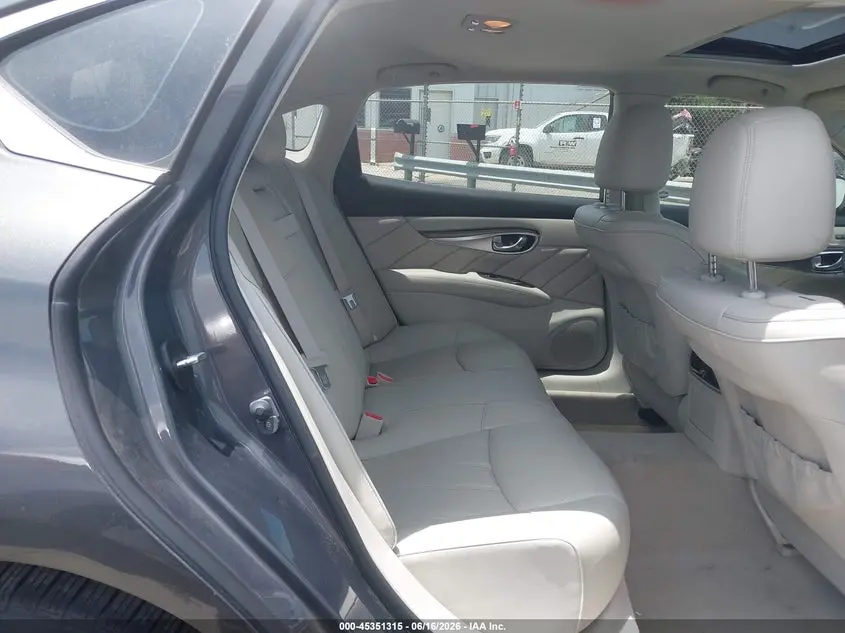 2015 INFINITI Q70L 3.7