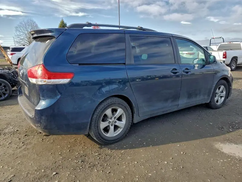 2011 TOYOTA SIENNA LE  