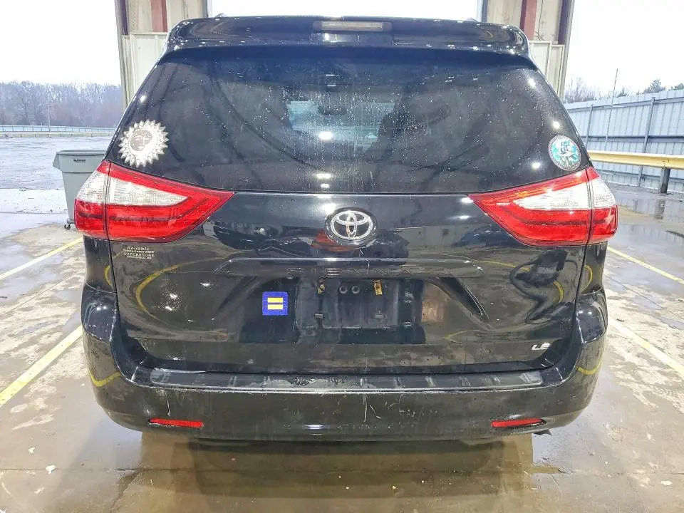 2017 TOYOTA SIENNA LE 8-PASSENGER  