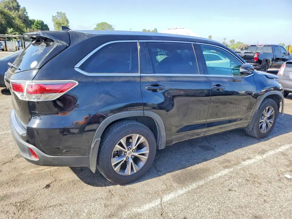 2015 TOYOTA HIGHLANDER XLE  