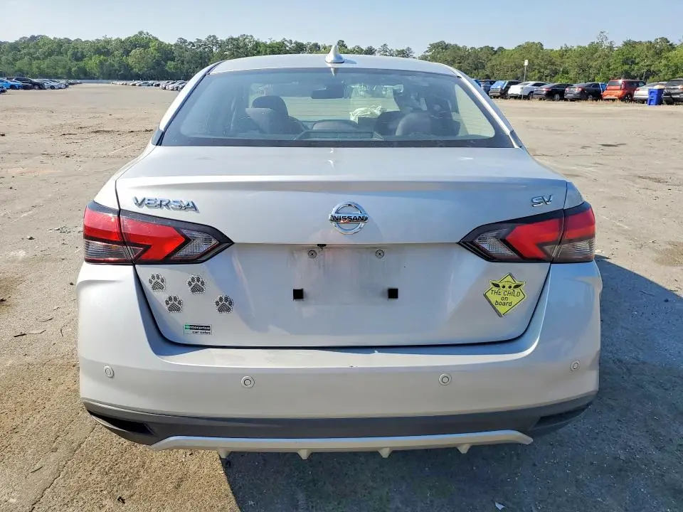 2021 NISSAN VERSA SV  