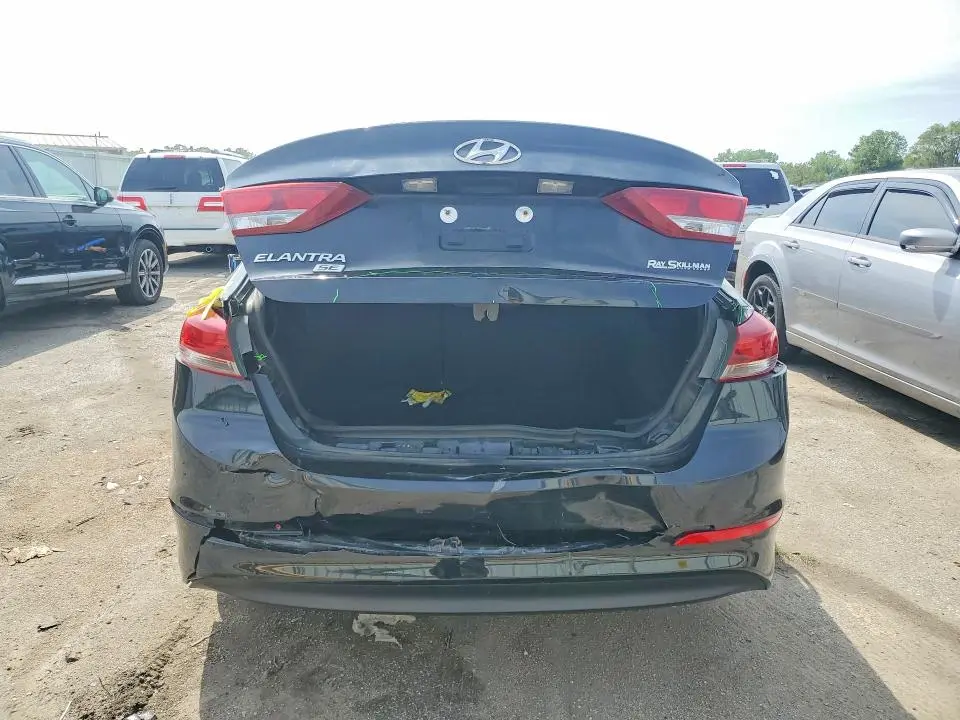 2018 HYUNDAI ELANTRA SE  