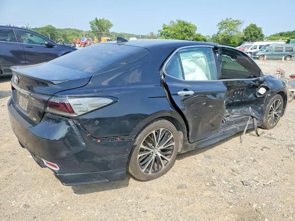 2019 TOYOTA CAMRY SE  