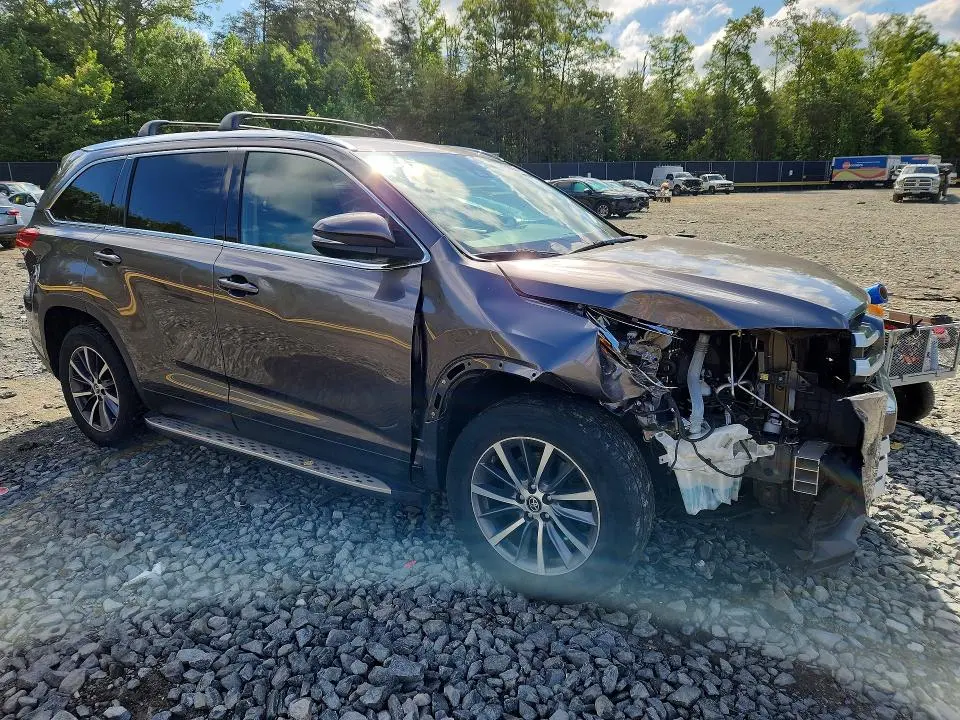 2019 TOYOTA HIGHLANDER XLE  