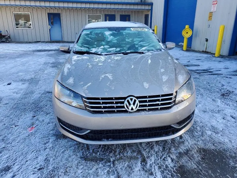 2015 VOLKSWAGEN PASSAT SE  