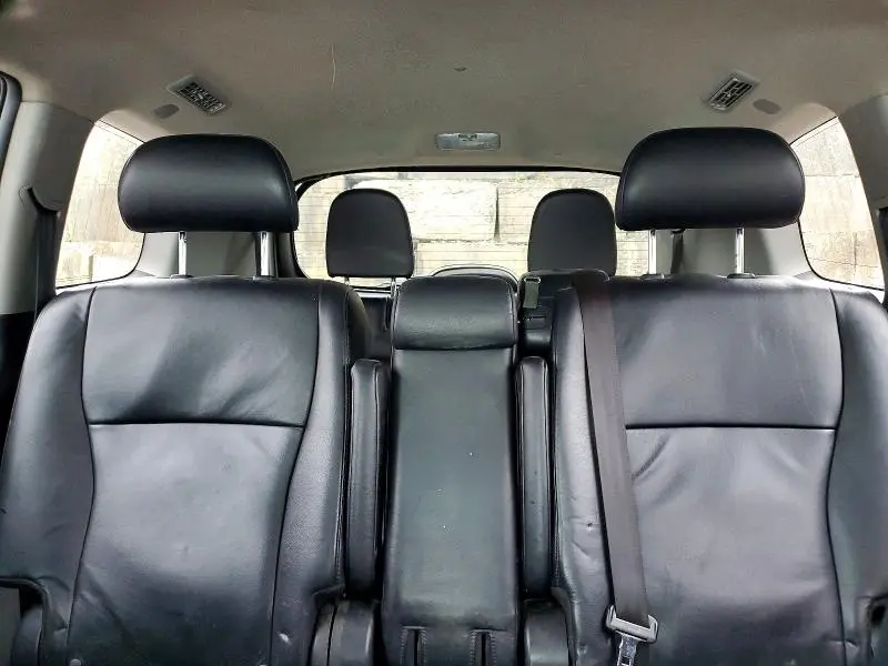 2011 TOYOTA HIGHLANDER SE  