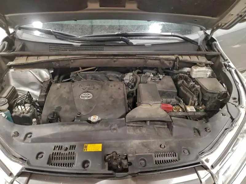 2019 TOYOTA HIGHLANDER LE  